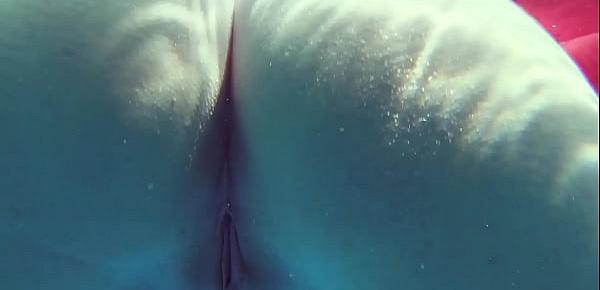  Kittina Ivory acts in underwater erotics